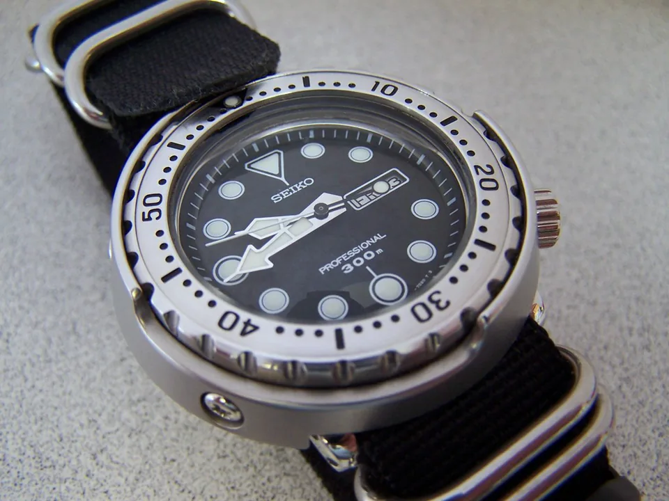 Orologio professionale per immersioni in saturazione Seiko SBBN007 con protezione esterna.